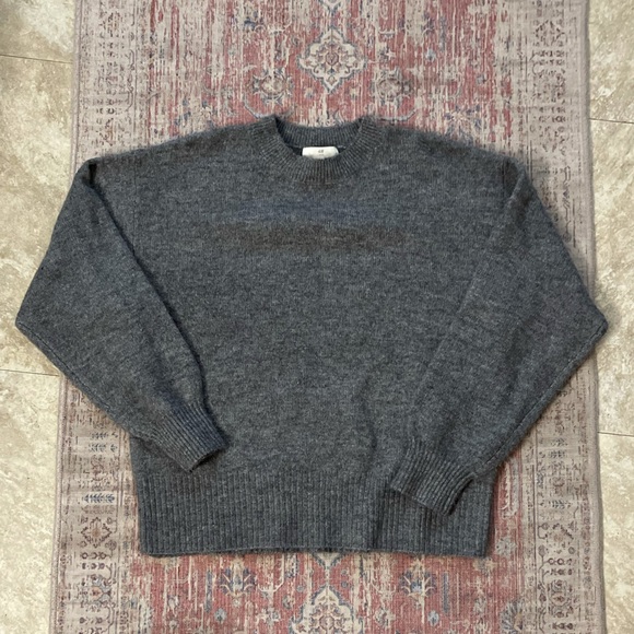 H&M Crewneck Sweater - Picture 1 of 3